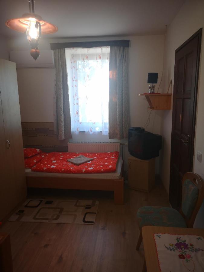 Hotel Eszter-Haz Vendeghaz Kerekegyháza Exterior foto